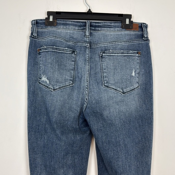 Judy Blue Leni Distressed High Rise Boyfriend Fit Jeans. Medium Wash. Size 9/29. - Picture 8 of 13